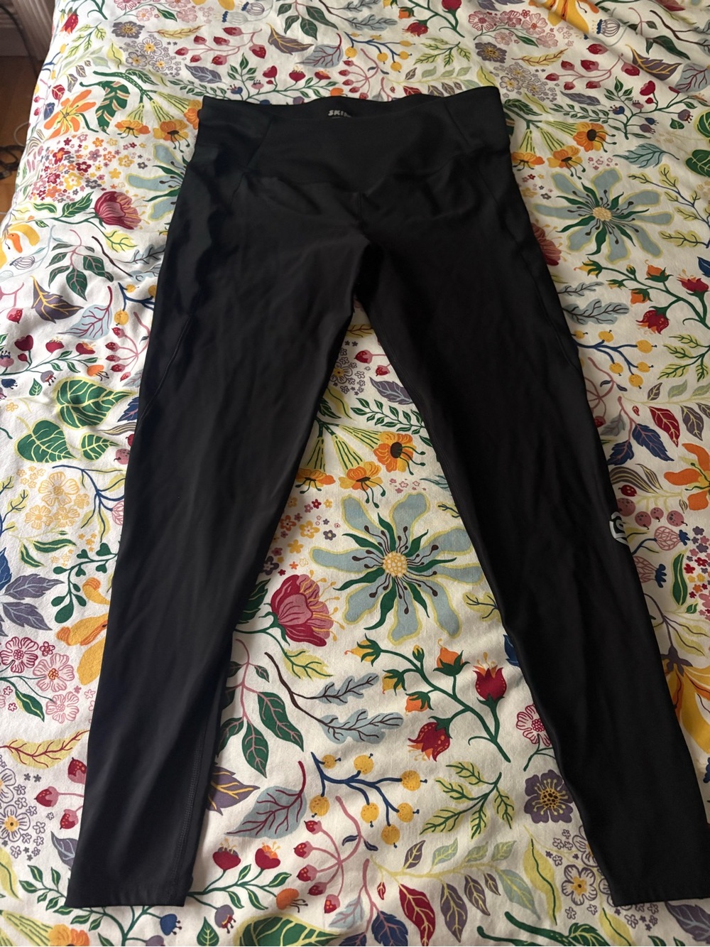 Skims Black workout leggings size M